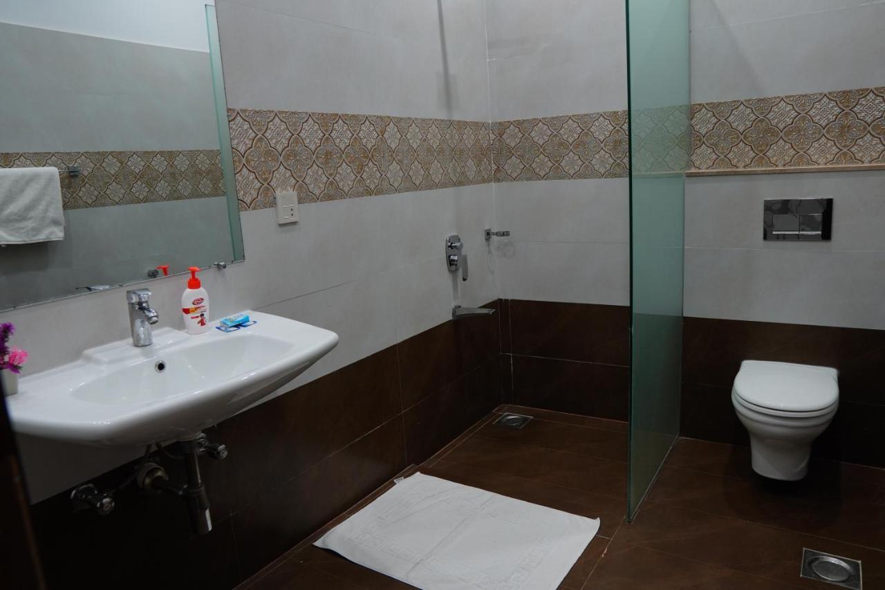 Grand Royal Bed and Breakfast Islamabad Buitenkant foto
