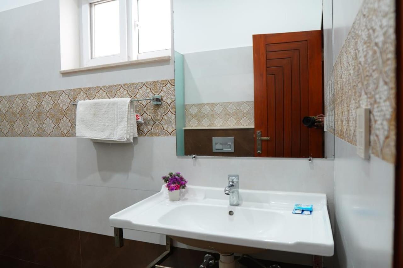 Grand Royal Bed and Breakfast Islamabad Buitenkant foto