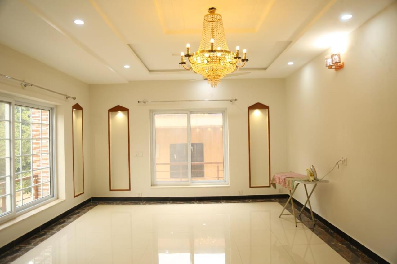 Grand Royal Bed and Breakfast Islamabad Buitenkant foto